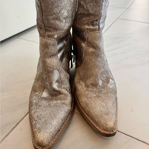 Dolce Vita Women's Textured Gray Heeled Boots